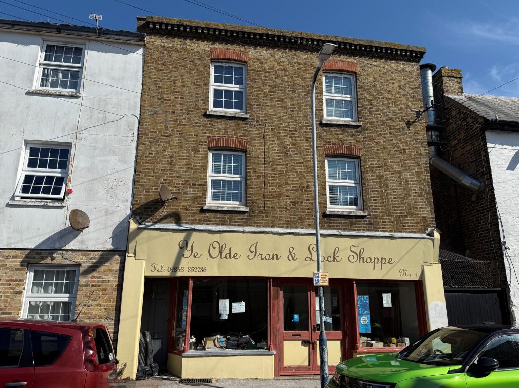 Lot: 84 - VACANT MIXED USE BUILDING IN TOWN CENTRE - Vacant mixed use building